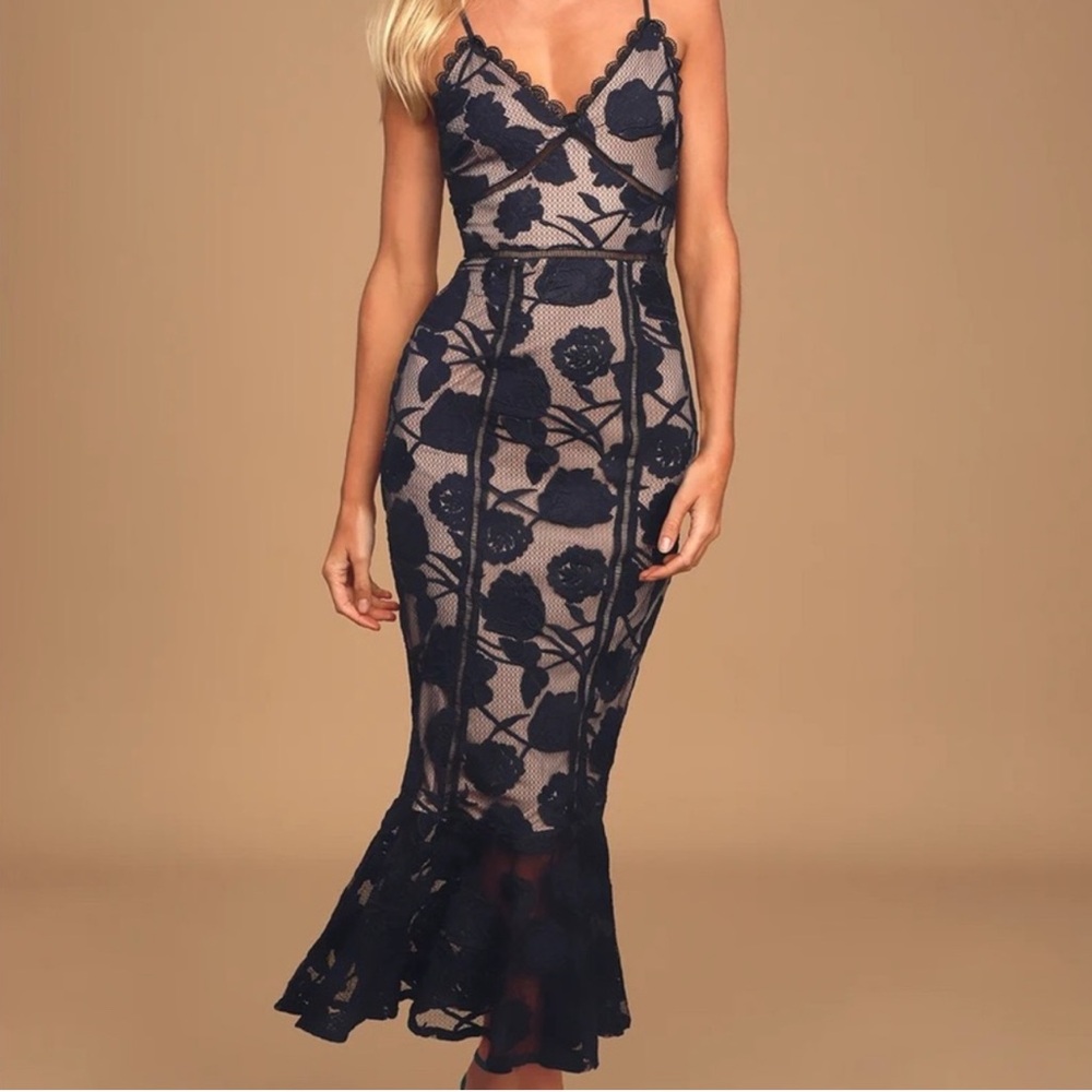 Elegant Blue Lace Midi Dress
